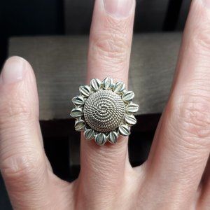 Size 6 Sterling Silver Heavy Unique Flower Nature Ring
